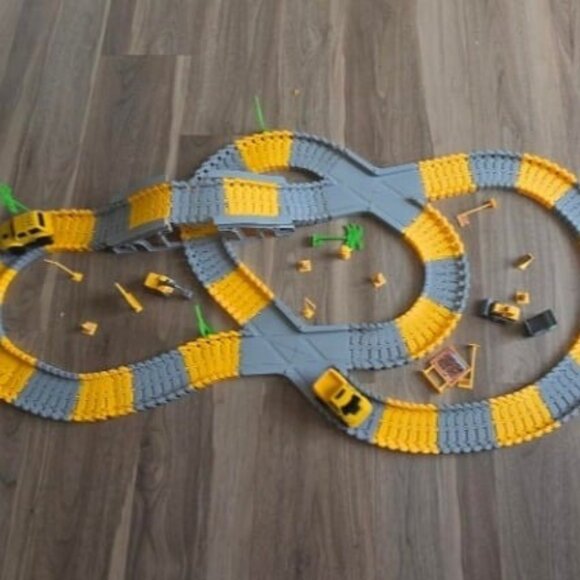 Kids Toys 253PCS Construction Race Tracks Toy for 3 4 5 6 7 8 Year Old Boys Girl - Picture 2 of 2